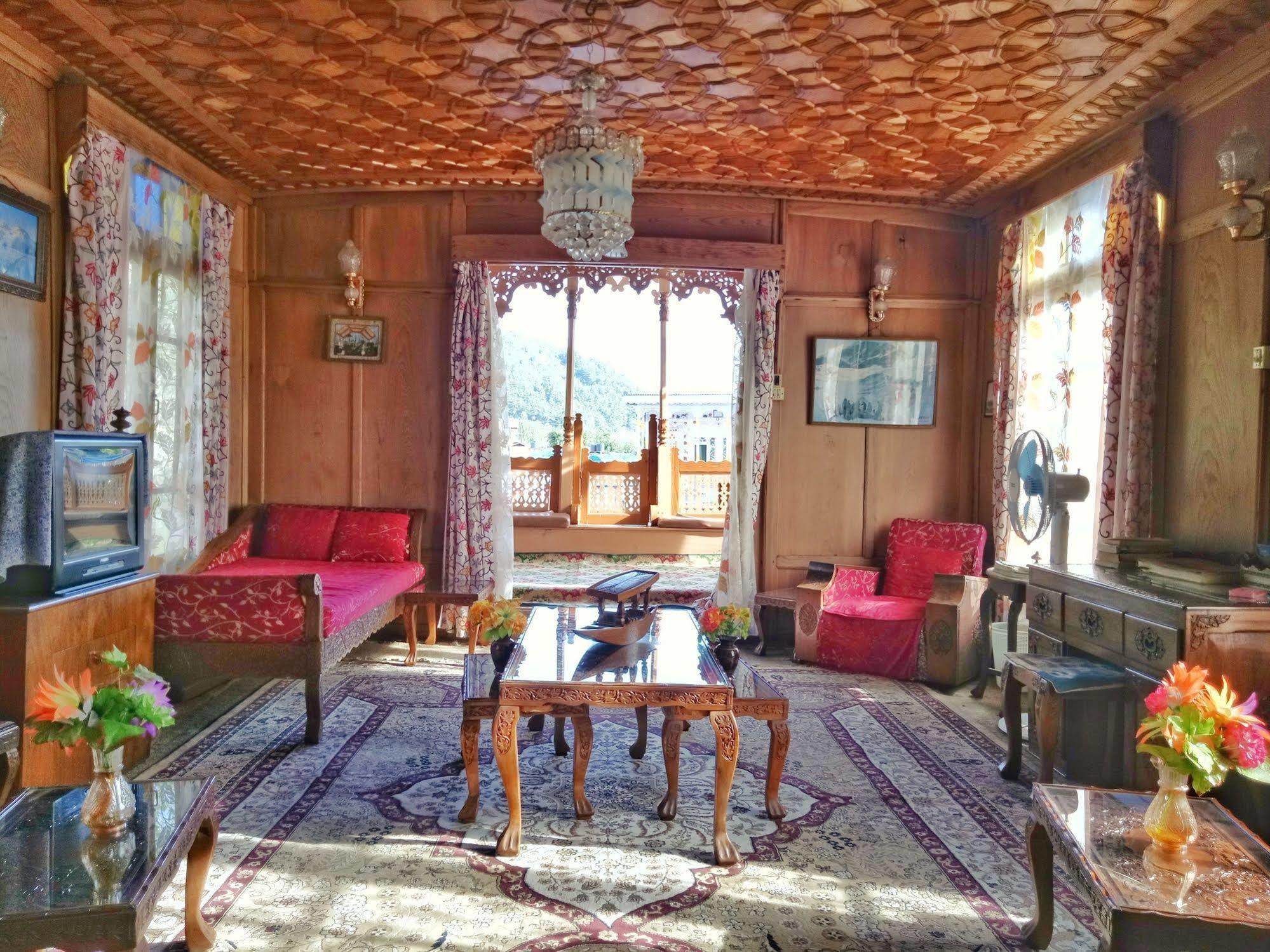 فندق نيو بول بول جروب أوف هاوس بوتس Durgjan المظهر الخارجي الصورة