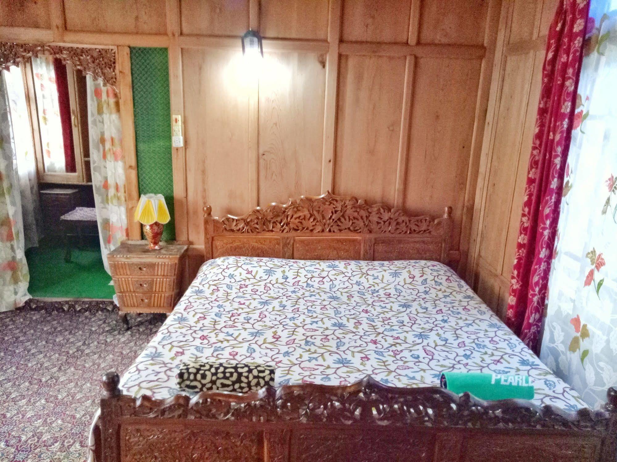 فندق نيو بول بول جروب أوف هاوس بوتس Durgjan المظهر الخارجي الصورة